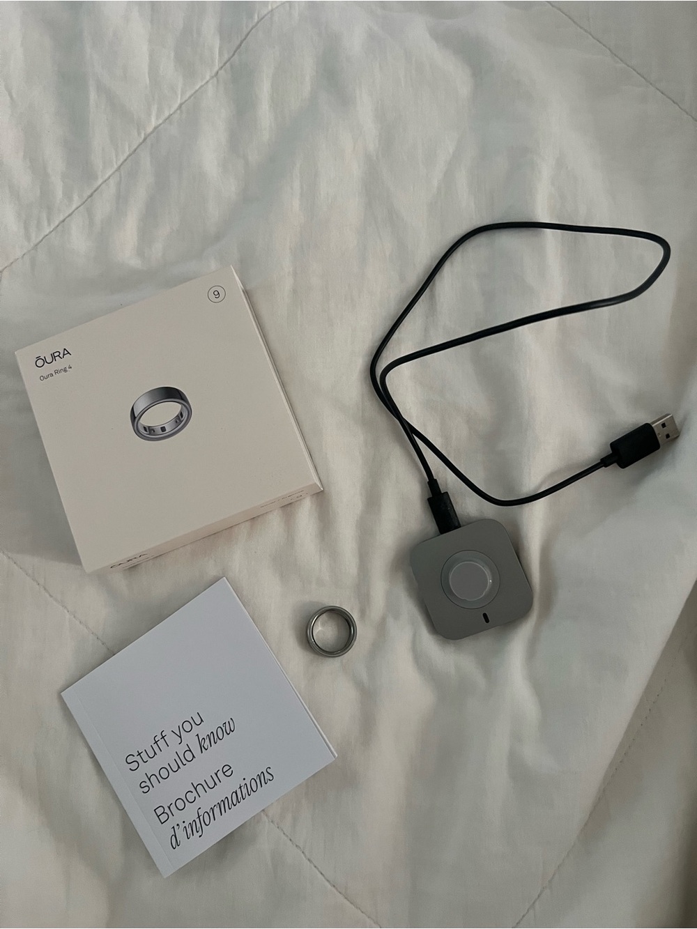 Oura gen 4 Ring (sz 9) with Silver Ring and Charger